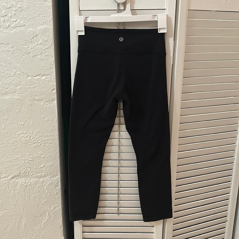 cropped lulululemon wonder under leggings